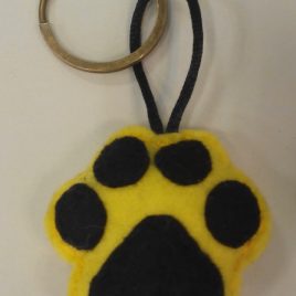 Chaveiro “pegada” amarelo-negro