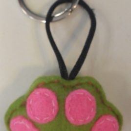 Chaveiro “pegada” verde-rosa