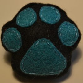 Broche “pegada” negro-azul