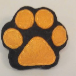 Broche “pegada” marrón-laranxa
