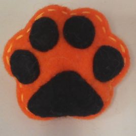 Broche “pegada” laranxa-negro