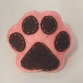 Broche “pegada” rosa-marrón